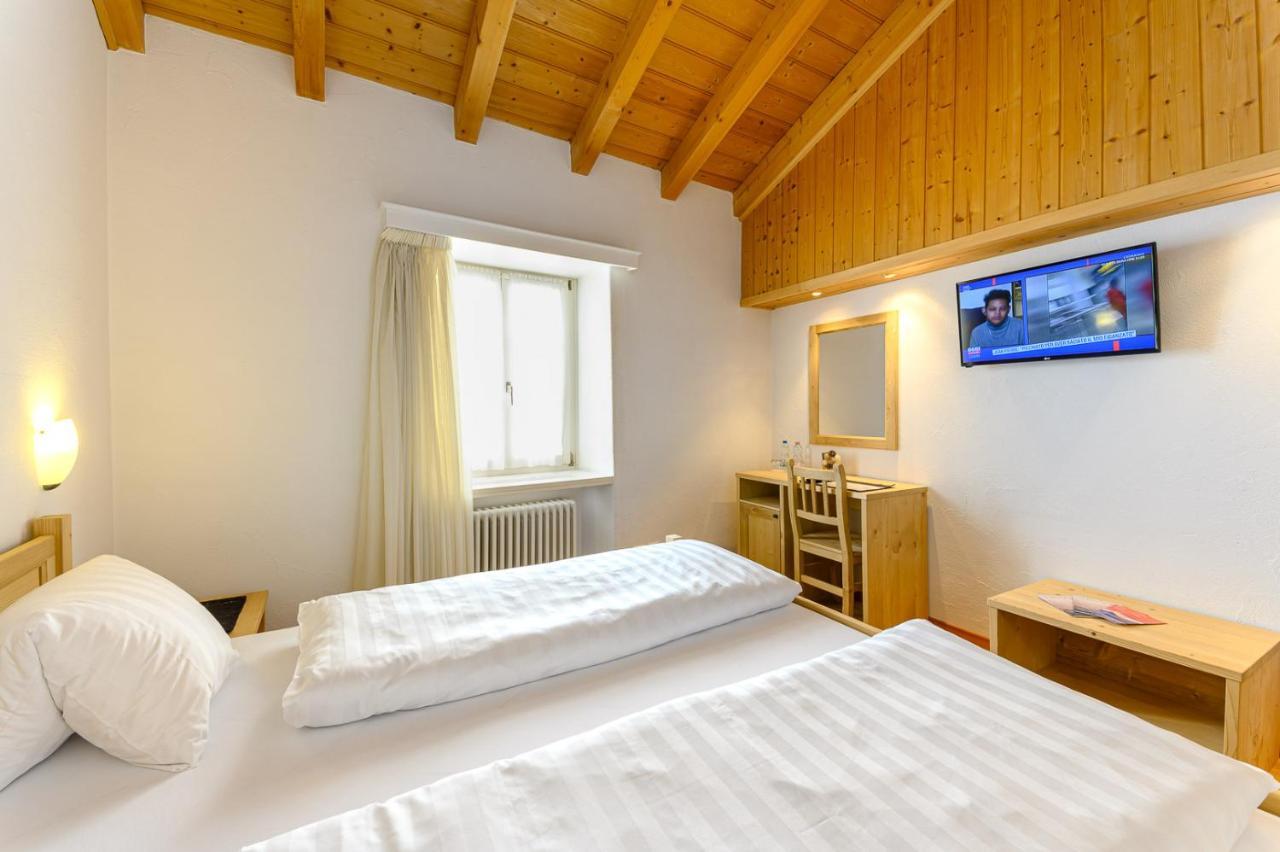 Hotel Centrale, Typically Swiss بوشيافو المظهر الخارجي الصورة