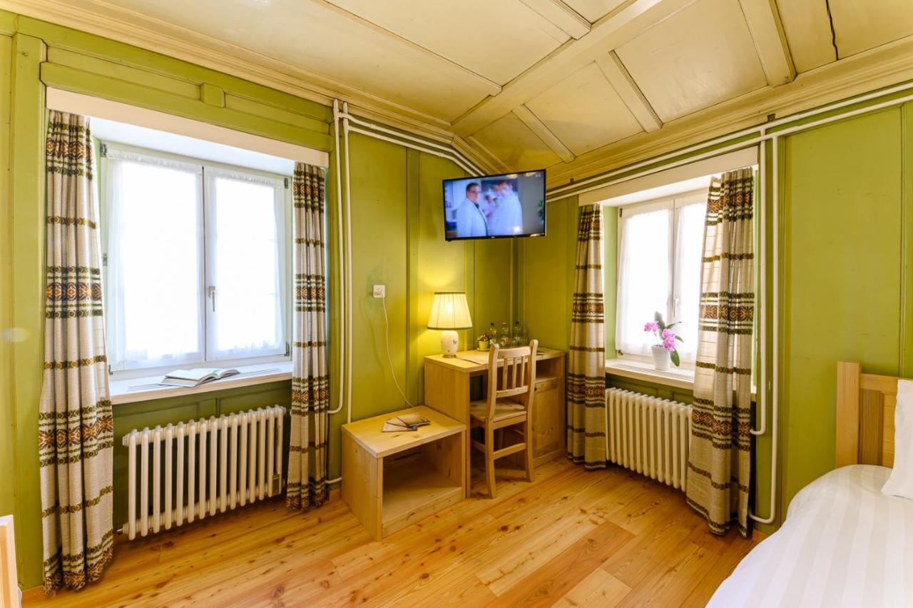 Hotel Centrale, Typically Swiss بوشيافو المظهر الخارجي الصورة
