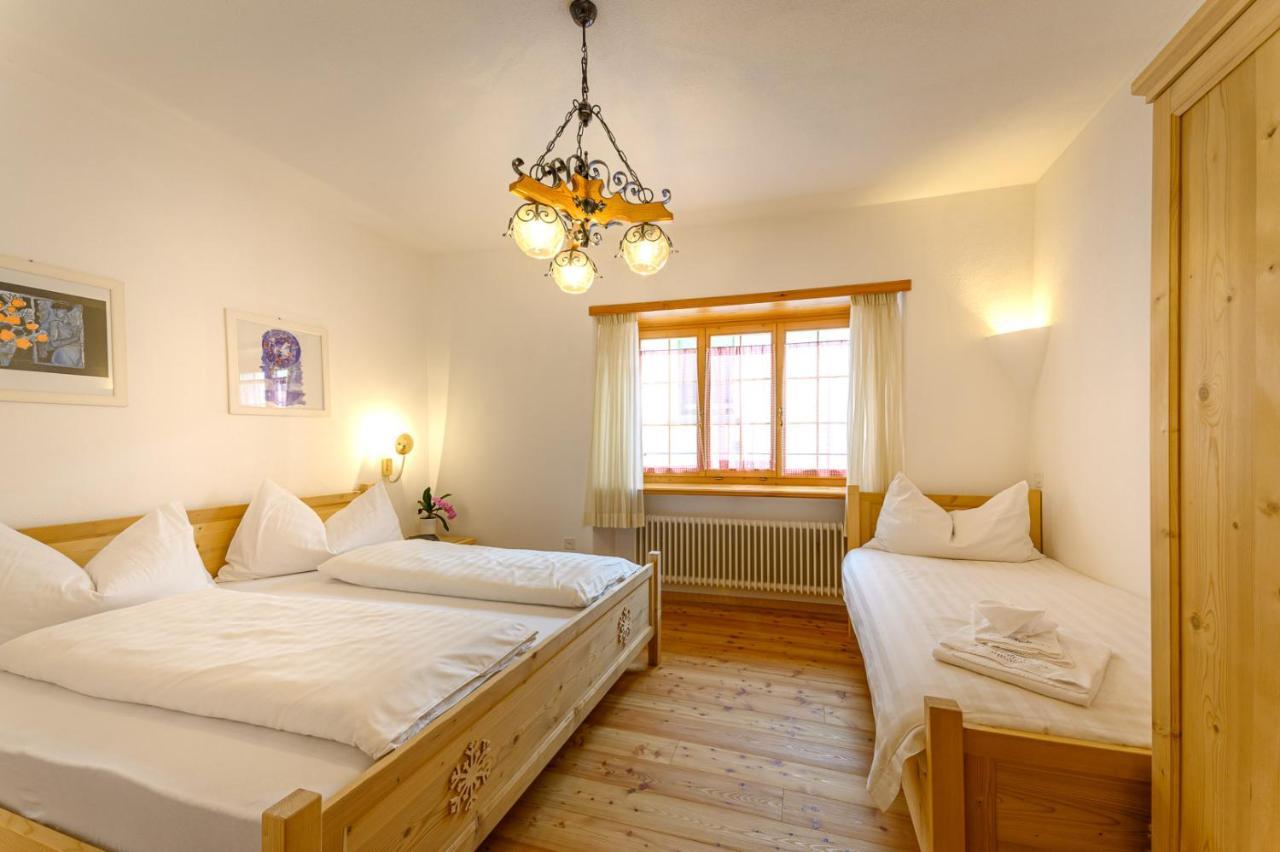 Hotel Centrale, Typically Swiss بوشيافو المظهر الخارجي الصورة