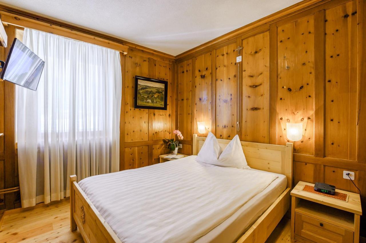 Hotel Centrale, Typically Swiss بوشيافو المظهر الخارجي الصورة