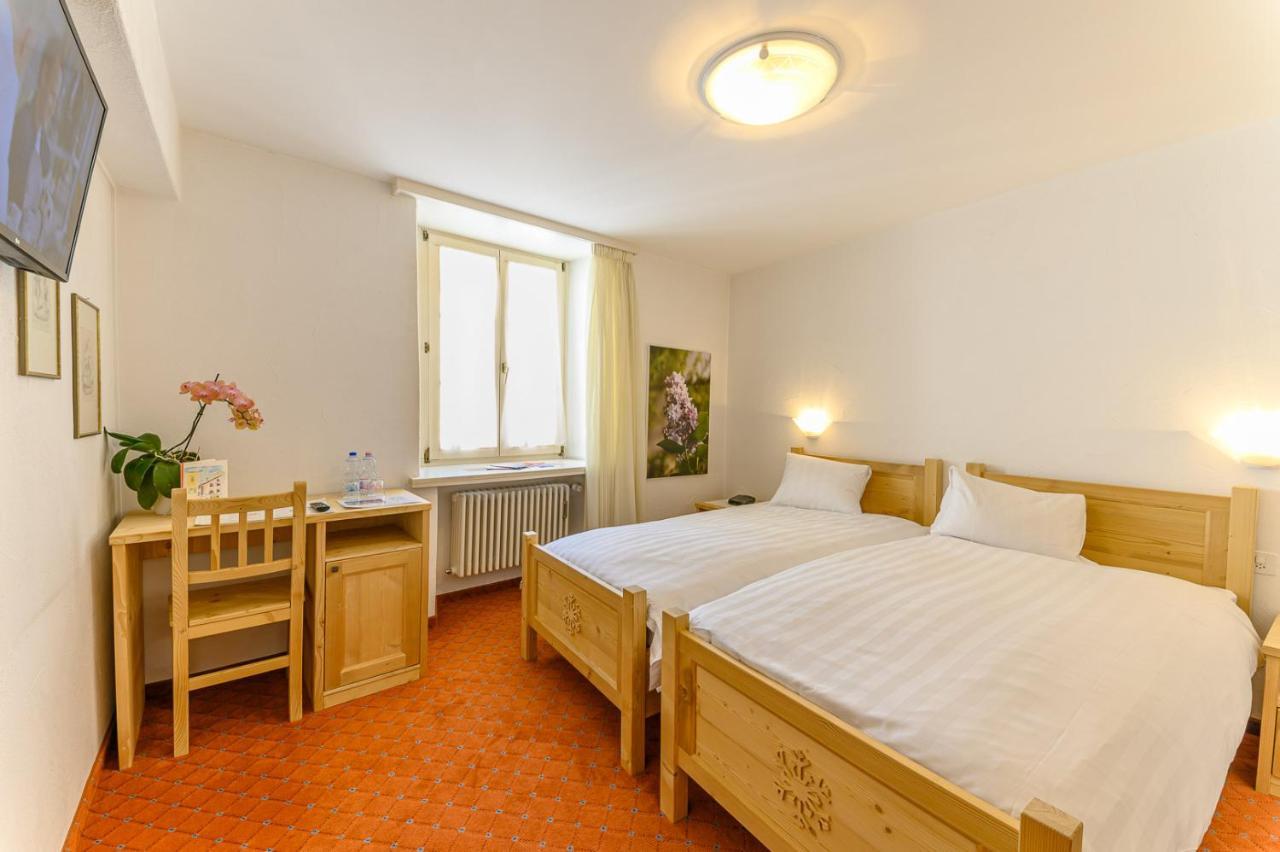 Hotel Centrale, Typically Swiss بوشيافو المظهر الخارجي الصورة