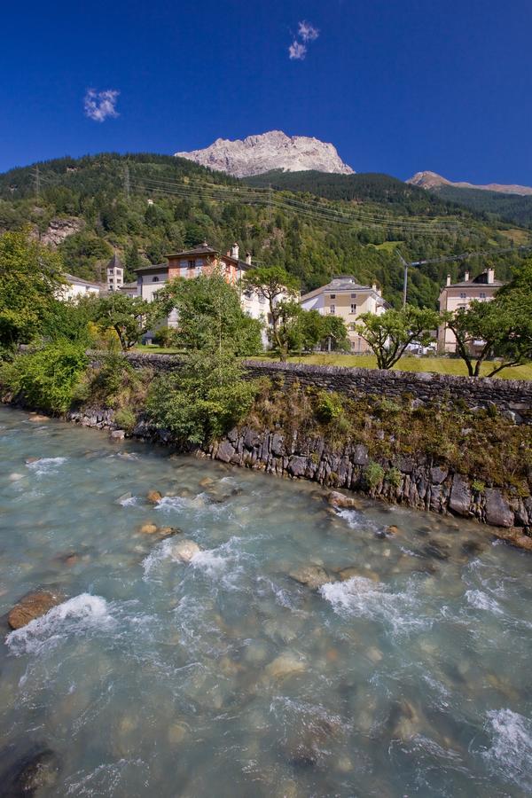 Hotel Centrale, Typically Swiss بوشيافو المظهر الخارجي الصورة