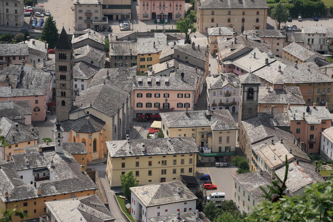 Hotel Centrale, Typically Swiss بوشيافو المظهر الخارجي الصورة